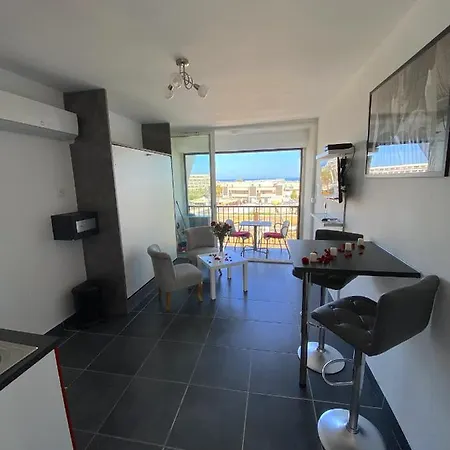 Heliopolis Village Naturiste אגדה